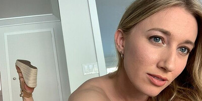 Riley Reyes: Anal Fun At Home