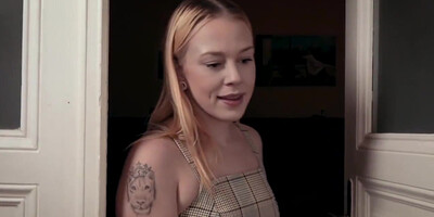 Teen overcomes the old boy's carnal territory