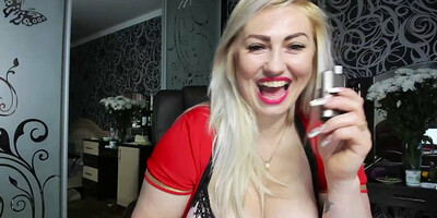 Chubby woman actively masturbates her pussy to squirting