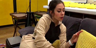 NAD INCYDENT W BIURZE - GORACA DZIEWCZYNA