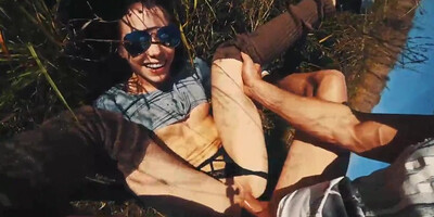 SPUNKY TEAR UP IN THE NEW AIR EXTRAORDINAIRE PICNIC WITH MEATY MANSTICK