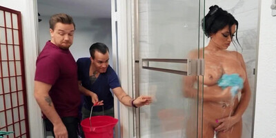 Smoking-hot MILF with big booty takes thick dick in the shower