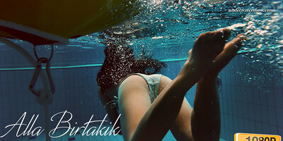Juicy ass brunette babe Alla Birtakik swimming