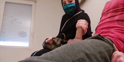 Freak physician puts a covert camera in his waiting guest room, this muslim breezy will be caught crimson-passed with empty French ball