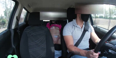 Sexy young woman jacks inwards my uber and does not realize that I am recording her