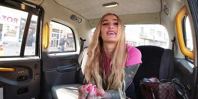 Horny blonde wants to fuck with the driver