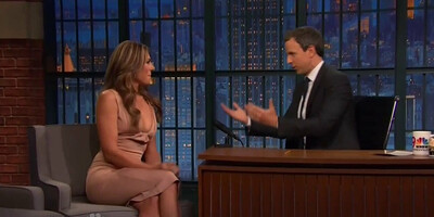 Elizabeth Hurley - Late Night with Seth Meyers - 11-10-2015