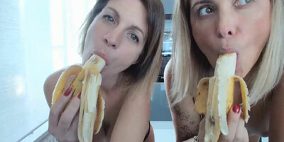 Milf 18-Hot Lesbians Friends