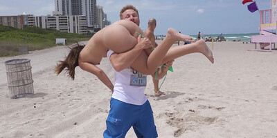 Shameless backseat 3some