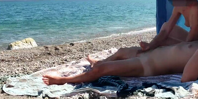 Duo deep-throating banging on a public beach with people near - MissCreamy