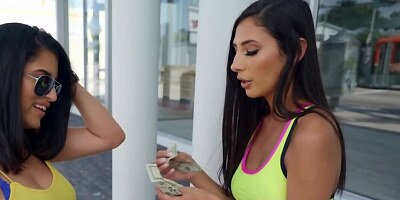 Brunette presses lips to new friend's pussy to make girl cum