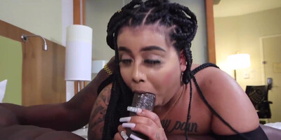 Massive bum, Ebony darling is having casual hook-up with Louie Smalls, in front of the camera