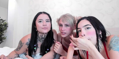 Tripple cute babes share dildo