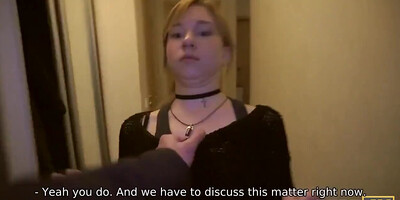 Chick thanks marshal for delay with a blowjob