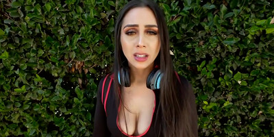 Bored Neighbor Fucks Milf During Lock Down With Lily Hall