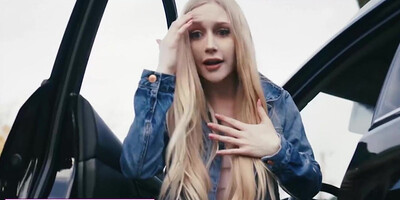 Teen feels burning desire to fuck injured chick