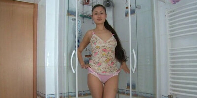 Hot Girl Taking Nude Bath