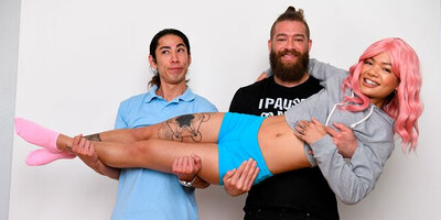 Gamer Girl Bangs Her Roommate