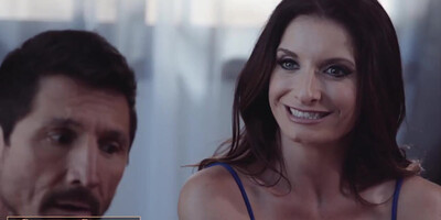 Sex of the woman and lover takes place in the bedroom