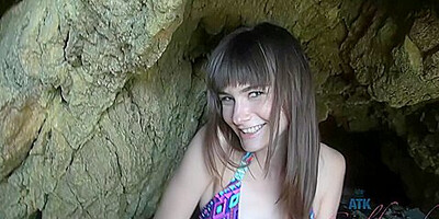 Chloe Skyy Flashes You At The Beach