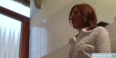 Im Badezimmer hart gefickt und geleckt mit kleine titten