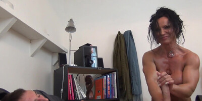 Oceanseasthandjobs Is A Bodybuilder