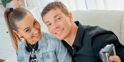 Dude takes selfies as a foreplay