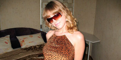 TEENY TEASER GETS NAKED ON CAM
