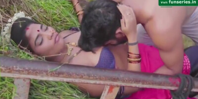 Gaon Ke Mukhiya Ki Beti Ko Khet Me Choda
