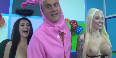 Rikki Six And Noelle Easton In Trio With Crazy Girls