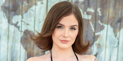 Rosalyn Sphinx Has Mind Blowing Birthday Sex