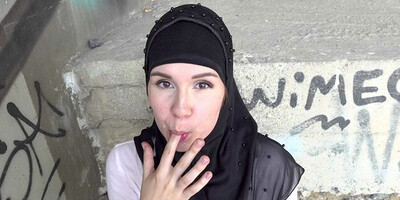 Outdoor quickie with muslim wife