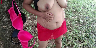 Ajnabi Ne Meri Wife Ko Jungle Me Pataya Room Par Lakar Choda