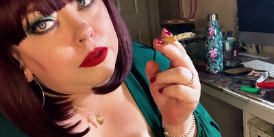 British BBW Plays With Tits As She Smokes OMI - Tina Snua
