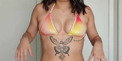 Amanda Ponce In A Sexy Bikini