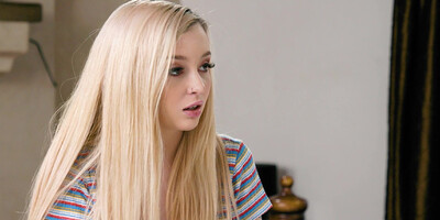 Experienced Sarah Vandella shows some sex lessons for Lexi Lore