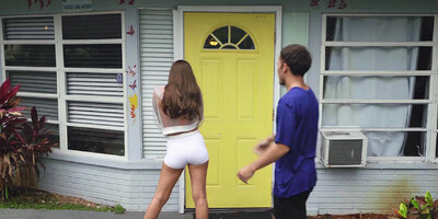 Kendra Heart receives indoor cumshot on her pretty face