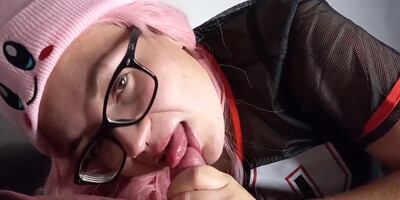 Gamer Teen Loves To Blow And Swallow Cum