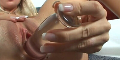 Speculum babe masturbates and spreads pussy in kink session