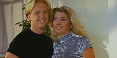 Strip Dance In Femalien 2 (1998)