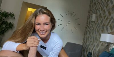 Lucky guy gets incredible blowjob