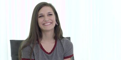 Brunette Luna Lovely and fisting