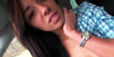 Hitchhiking teen gladly gives deepthroat to the driver