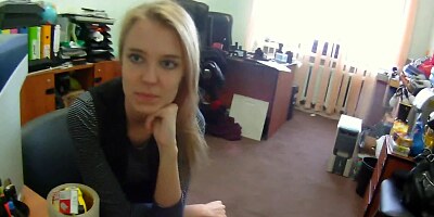 Charming blonde agrees to hive a handjob to that dude