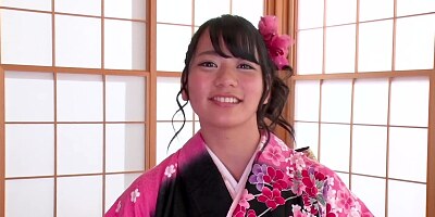 That Japanese girl looks so adorable in her kimono