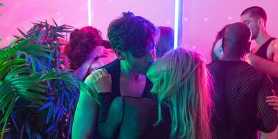 Lina Bembe & Sadie Lune in Kissing