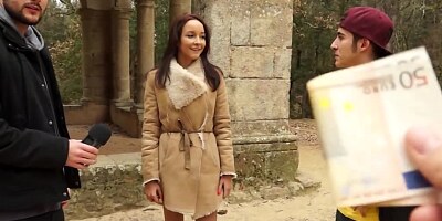 Naughty girl gets groped and gives blowjob while walking in the park