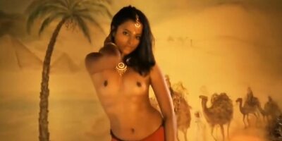 Indian cougar is having a bathtub in front of the camera and loving it a pile