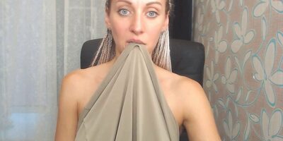 rihannarossy hot striptease and pussy rubing show