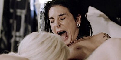 Punkish lesbians are all about pussy licking and clit sucking